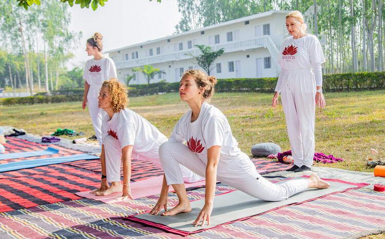 Arhanta Yoga students practice teaching yoga at a 1 month intensive ytt Arhanta Yoga students practice teaching yoga at a 1 month intensive ytt