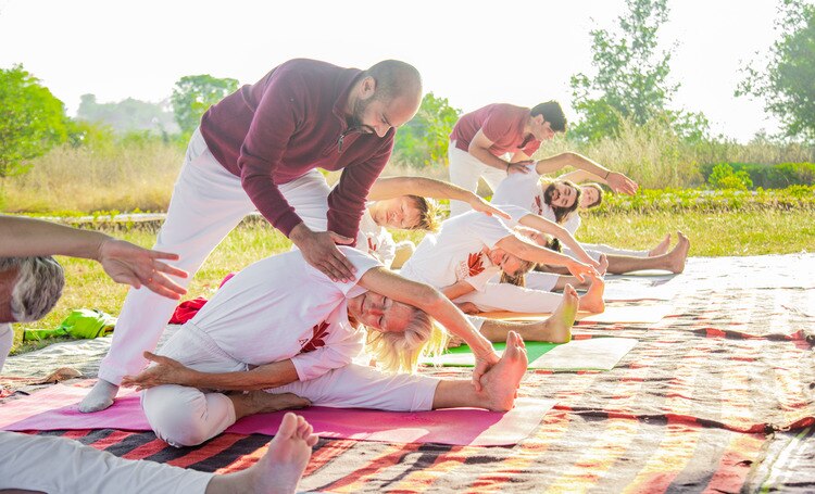Arhanta Yoga Trainer demonstrates teaching safe assists and adjustments at an intensive 4 week yoga course Arhanta Yoga Trainer demonstrates teaching safe assists and adjustments at an intensive 4 week yoga course