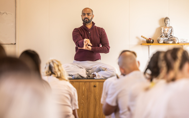 Arhanta Yoga Teacher teaches yoga philosophy for spiritual development at a 200-Hour Intensive Yoga Teacher Training in India Arhanta Yoga Teacher teaches yoga philosophy for spiritual development at a 200-Hour Intensive Yoga Teacher Training in India
