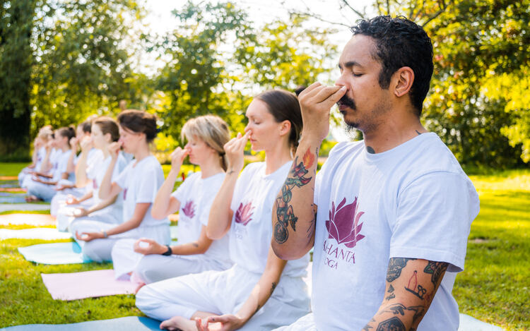 50, 100, & 200hr yoga certification levels - what's the minimum amount of hours to become a yoga teacher