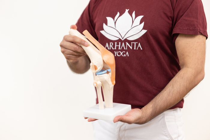 Yoga teacher explains yoga anatomy Yoga teacher explains yoga anatomy