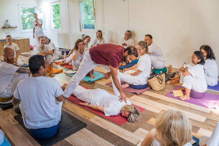 Yoga anatomy class Dr. Ram Jain conducting yoga anatomy class at yoga ashram